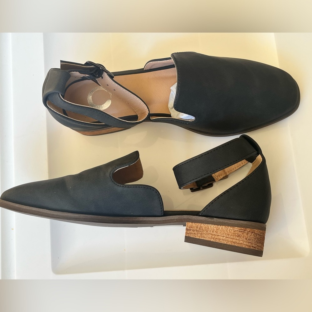NEW-Journee black, low heel shoes